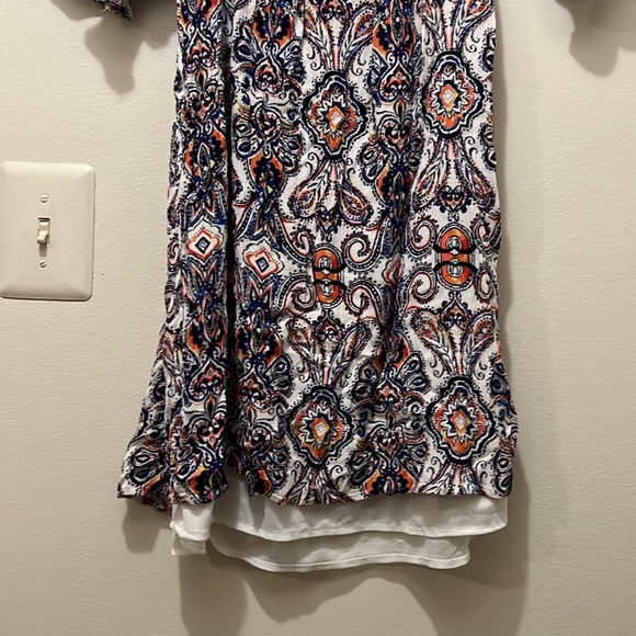 LA VI - SMALL SHORT SLEEVE MULTI COLOR TINIC EUC - Picture 11 of 12